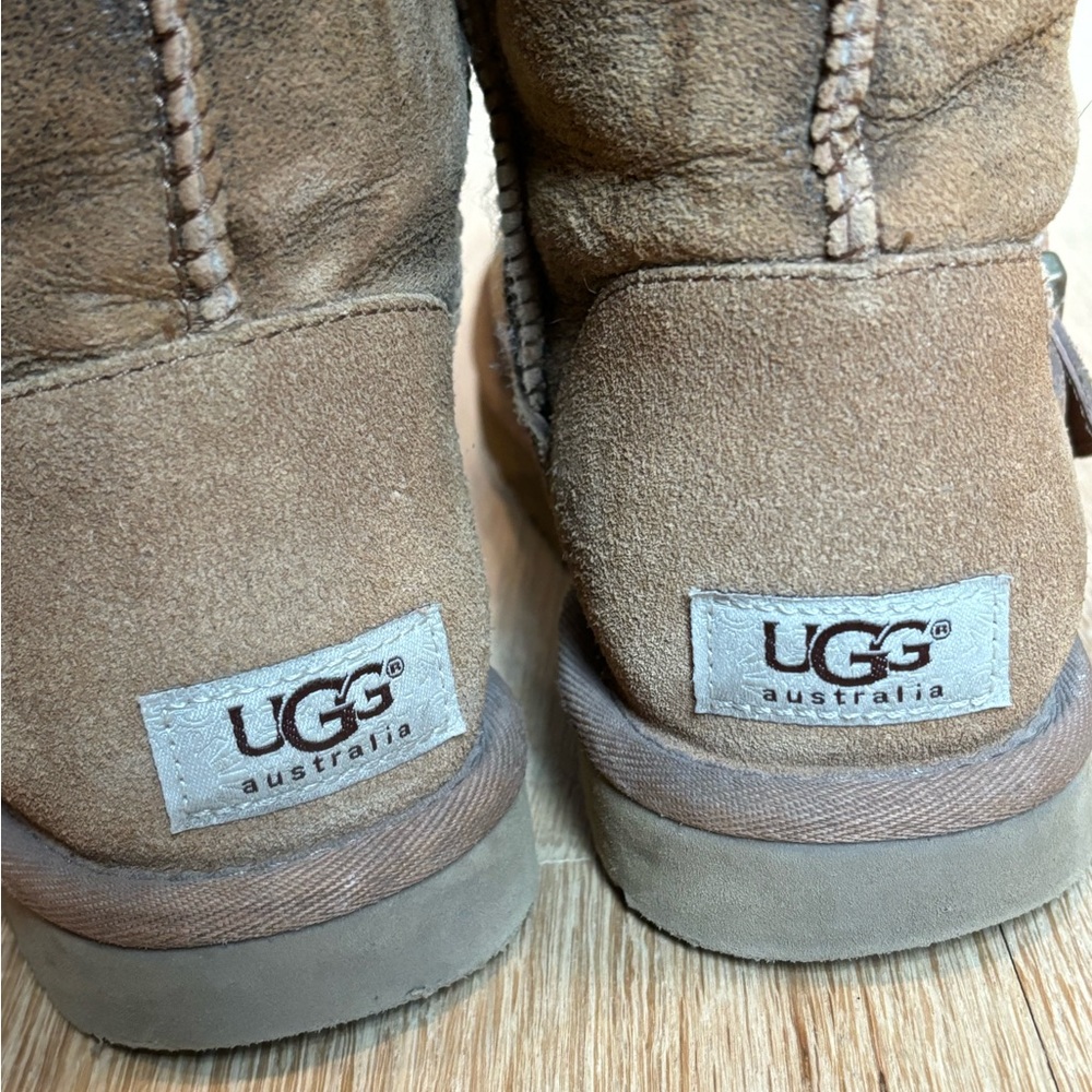 UGG Short Dylyn Boot - Picture 8 of 11